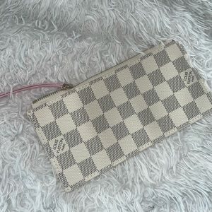 LV WALLET /pink interior